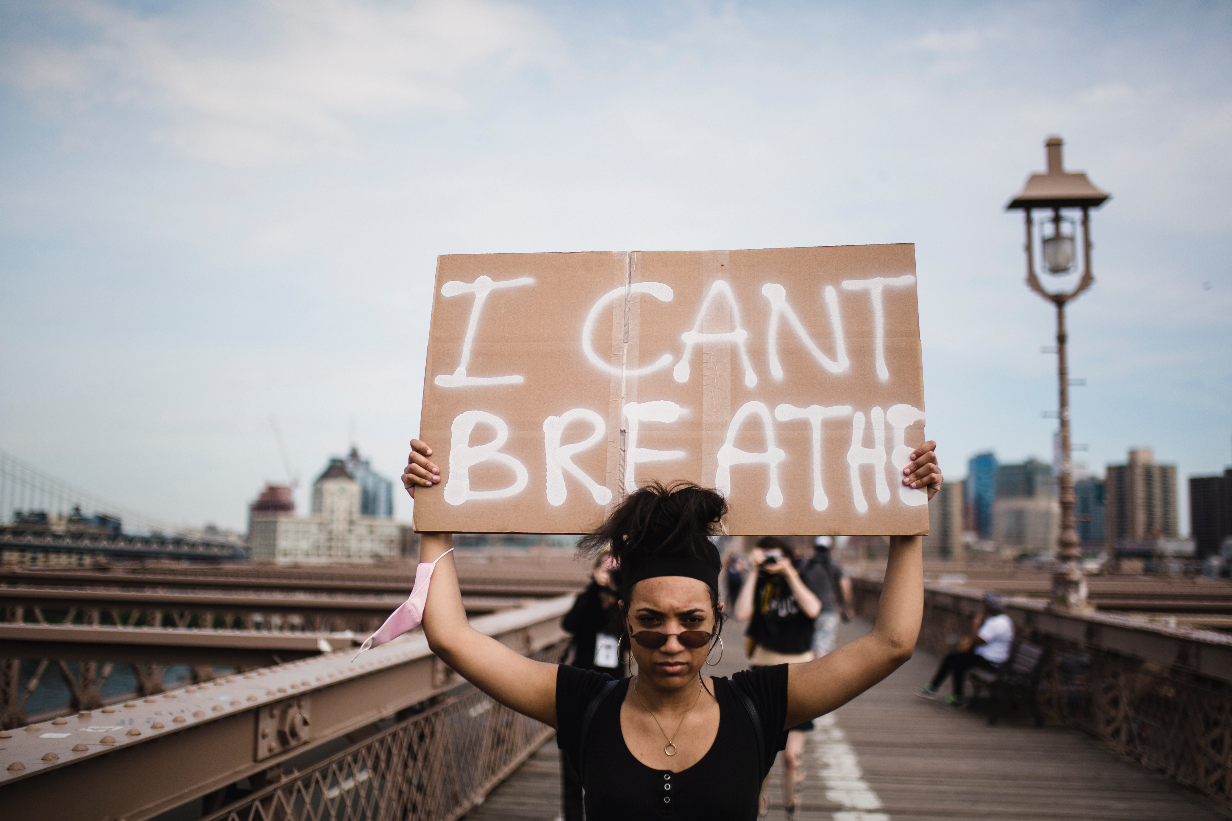 Woman protesting with a sign that reads I cant breathe